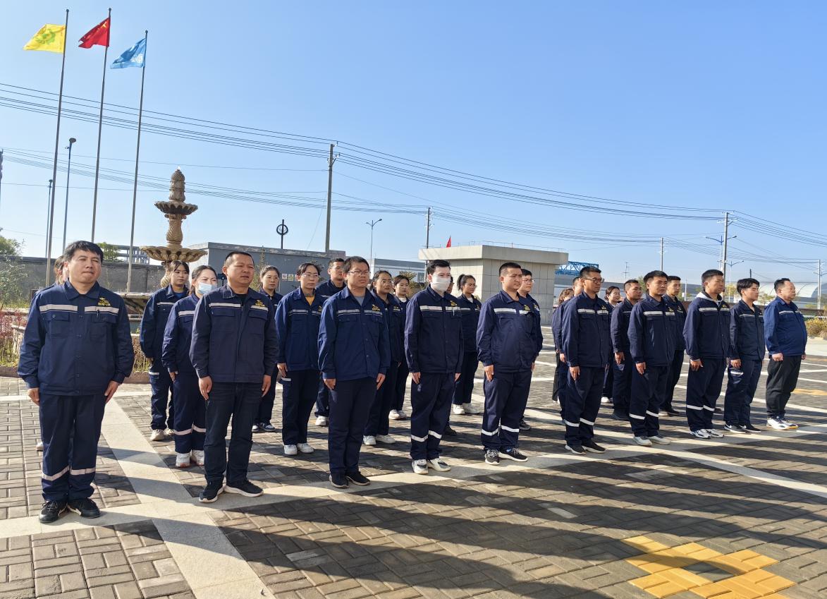 加強(qiáng)軍事訓(xùn)練 提高自身素質(zhì) 共建先進(jìn)團(tuán)隊(duì)