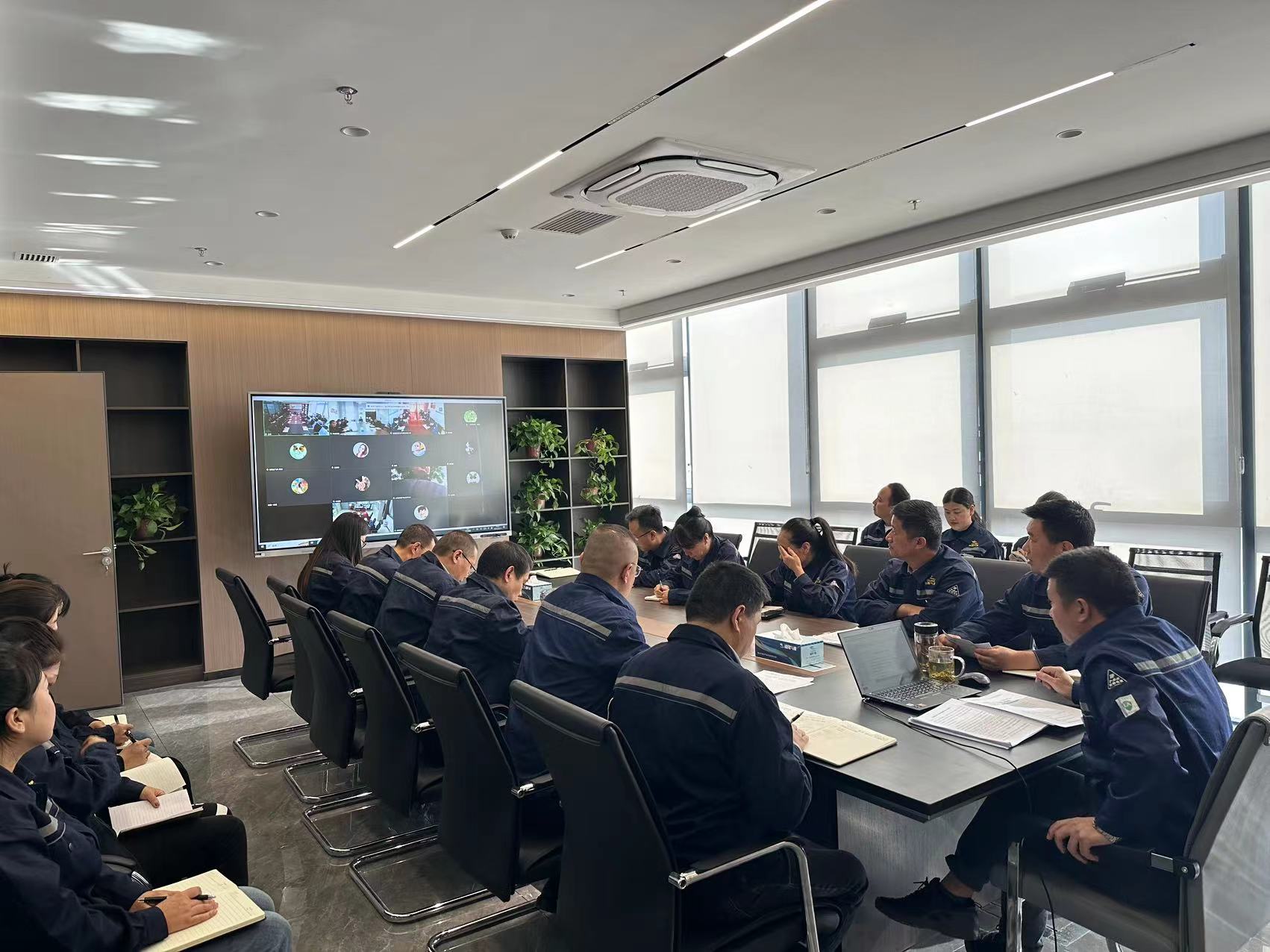 股份公司開展“認(rèn)清形勢(shì)，轉(zhuǎn)變作風(fēng)， 凈化團(tuán)隊(duì)風(fēng)氣”為主題的思想教育活動(dòng)