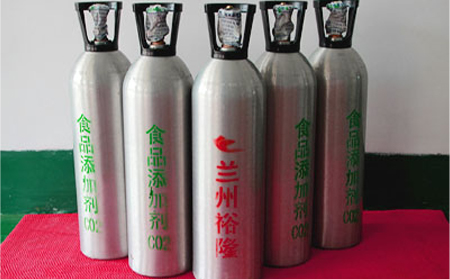 從碳酸飲料到冷鏈保鮮：食品級二氧化碳的應(yīng)用與質(zhì)量管控要點(diǎn)